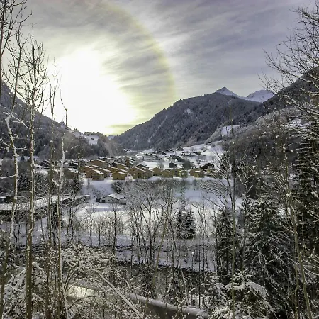 Apartment Chalet Montafon.10 度假居 *