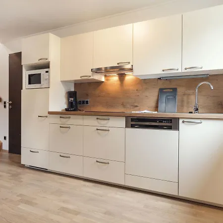 Apartment Chalet Montafon.10 度假居 *