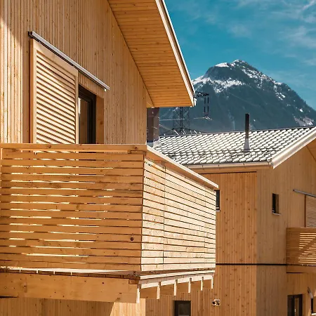 Apartment Chalet Montafon.10 度假居 *